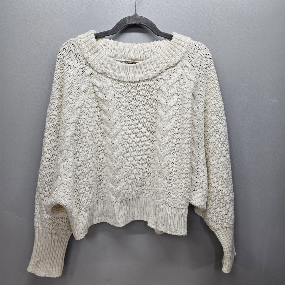 MOON & MADISON Womens Cream Color Cropped sweater long sleeve Size Medium